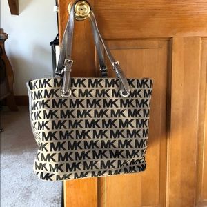Micheal Kors purse
